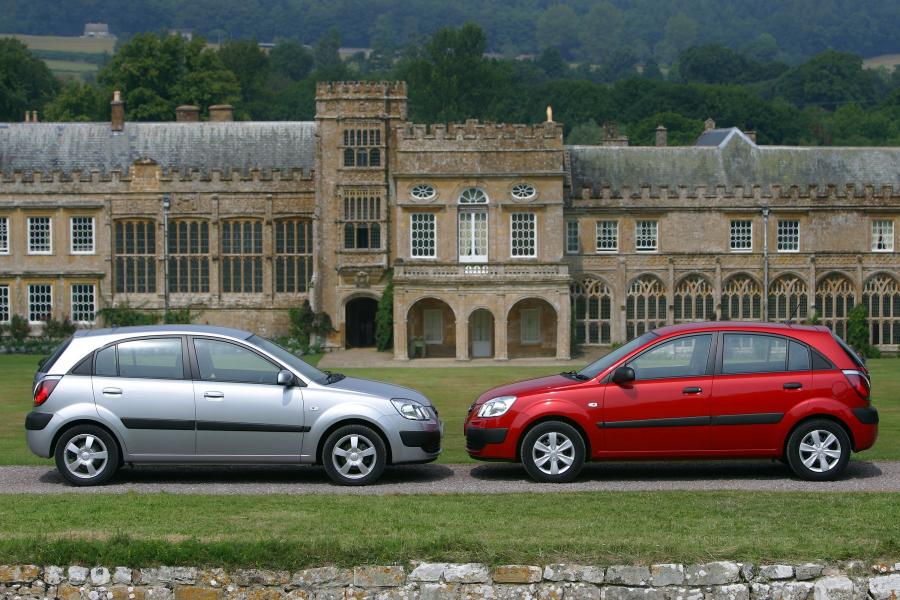  Kia Rio Hatchback 2005 года  (UK) (фото 2 из 32)